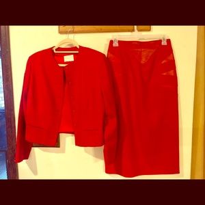 Gorgeous linen suit, for those who like dress up!